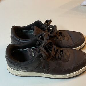 Nike Men’s Black Low-Top Gore-Tex Sneakers